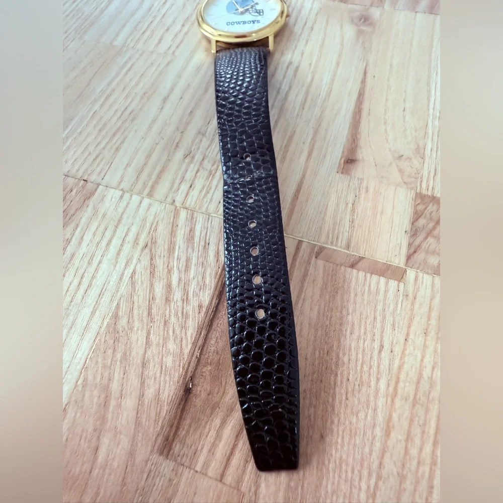 Vintage 90s Bulova NFL Dallas Cowboys gold tone black leather watch NEW BATTERY